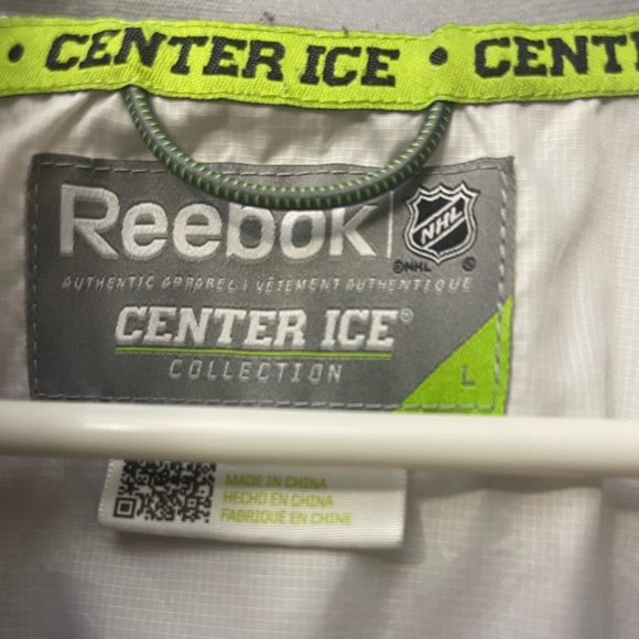 Reebok On Ice Toronto Maple Leafs jacket. Men’s size L - Picture 8 of 12